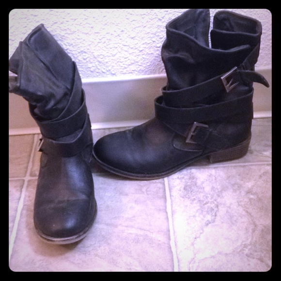 Shoes - Short black boots